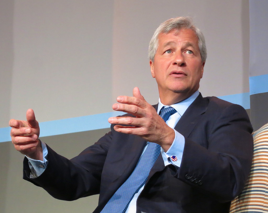 Investoren analysieren Wagniskapital-Trends und Kennzahlen auf einem Bildschirm