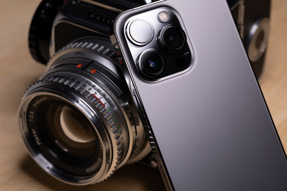 Gebrauchtes Smartphone zur Prüfung bei der Differenzbesteuerung beim Handy