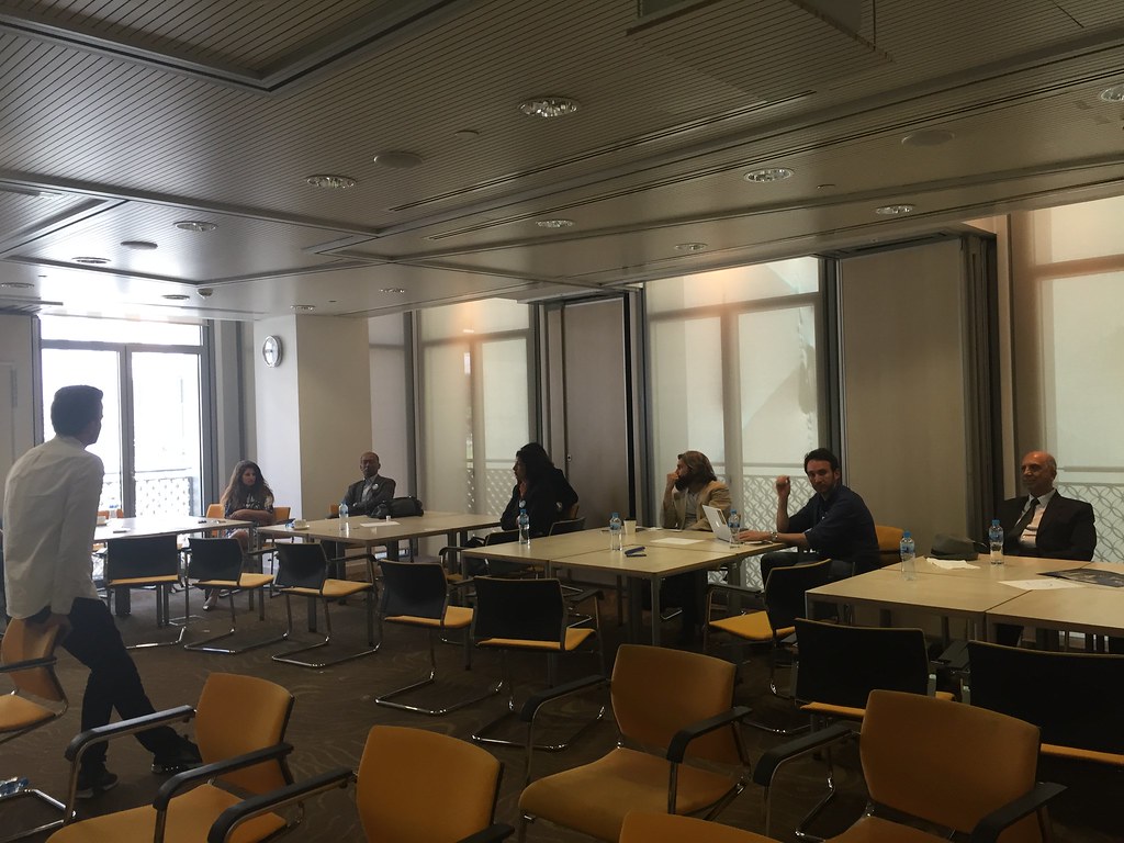 Elevator Pitch vor Mentoren bei einem Fintech-Accelerator